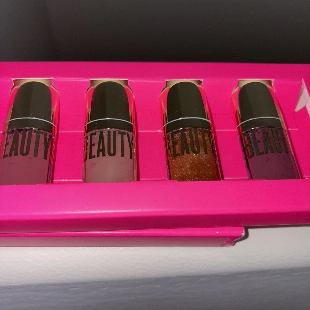Beautycounter MINI BEYOND GLOSS VAULT  Petunia daisy shimmer toffee‎ shim posy